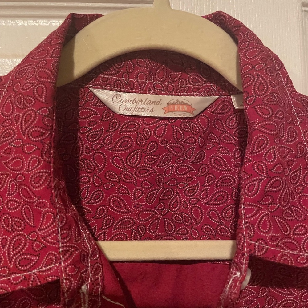 Women's Red Paisley Western Shirt - Picture 3 of 4